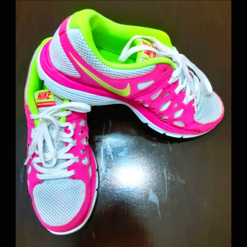 Nike - Picture 2 of 6